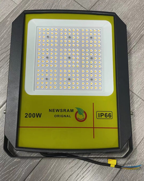 بروجكتر 200 واط